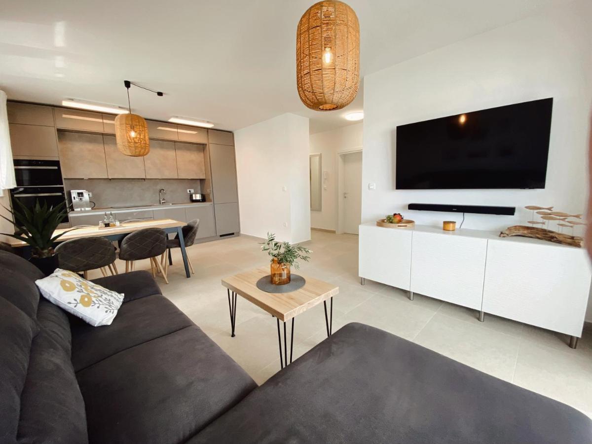 Apartment Agnes With 63 M2 Rooftop Terrace, Grill And Pool Okrug Gornji Bagian luar foto